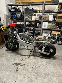 Moto YZF 600 R thundetcat a pezzi