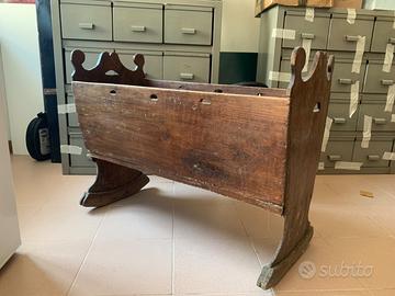 Culla antica a dondolo