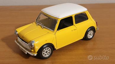 Modellino MINI COOPER Mini Minor Burago scala 1:24