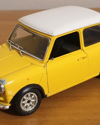 Modellino MINI COOPER Mini Minor Burago scala 1:24