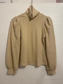 Maglione beige a coste – Collo alto