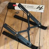 Supporto pieghevole e regolabile, ideale per table