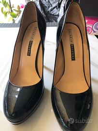 Scarpe  di oelle nere lucide