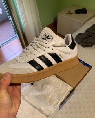 Scarpe e abbigliamento uomo
