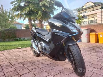 Honda Forza 750 nero