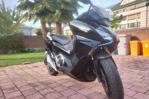 Honda Forza 750 nero