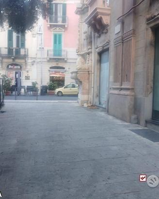Pressi Duomo, Bottega con cantinato annesso