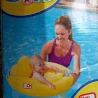 Salvagente, ciabattine e piscinetta bimbo