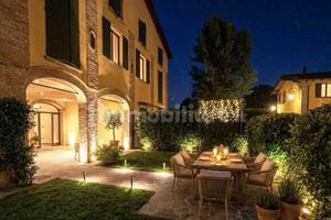 Villa di 276 m² con 5 locali e box auto a Anzola d