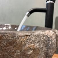 Lavabo grande in pietra di fiume meraviglioso