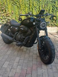 Moto Custom modello Harley Keeway V302 Total Black