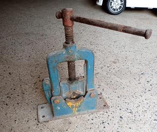 Morsa per Tubi Forgiati 