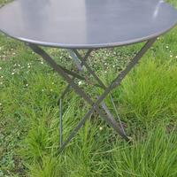 Tavolo rotondo pieghevole da esterno in ferro