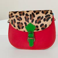 Borsa in pelle con dettaglio animalier.