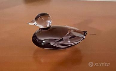 Piccola anatra viola in cristallo Baccarat