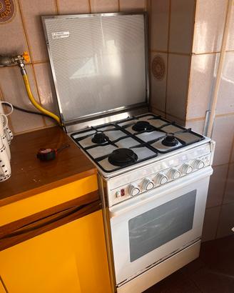 Piano cottura 4 fuochi e forno Glem Gas
