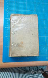 Dizionario antico con copertina in pergamena 