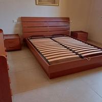 Camera da letto in legno. Letto contenitore