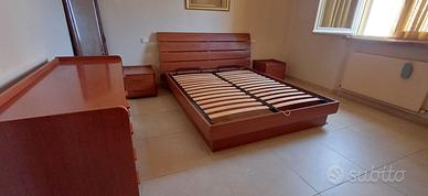 Camera da letto in legno. Letto contenitore