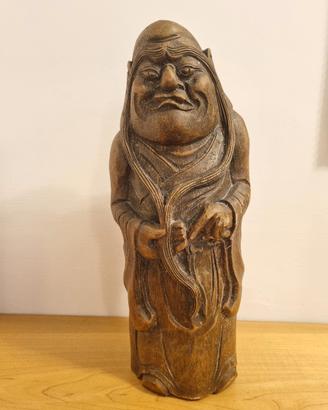 statua Daruma scolpita su bambù 