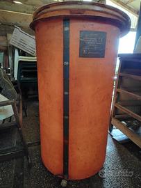 Tino cisterna in vetroresina per vino - 300 litri