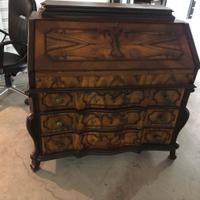 Comò in noce e radica noce