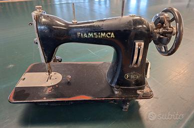 Macchina per cucire d'epoca