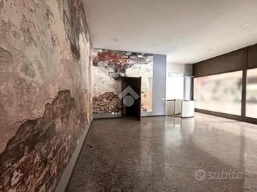 NEGOZIO A MONTEGROTTO TERME