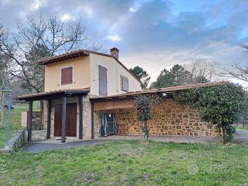 Rustico in collina con vista panoramica Chianni