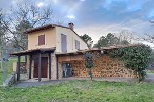 Rustico in collina con vista panoramica Chianni