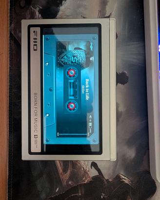 Digital Audio Player Fiio M21 con cover a cassetta