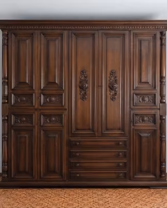 Armadio classico grande in legno massello