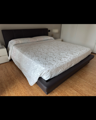 Letto matrimoniale con contenitore
