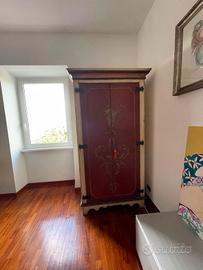 armadio dipinto a mano