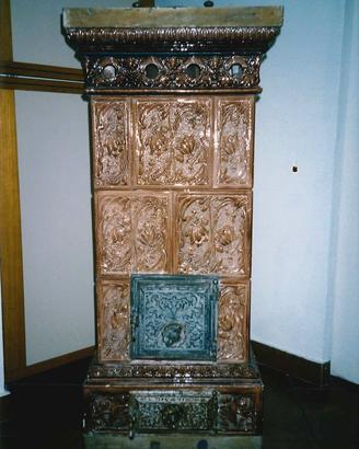 Stufa in maiolica, stile Liberty del Canavese