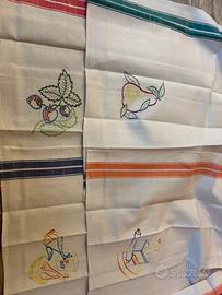 4 Asciugapiatti Ricamati