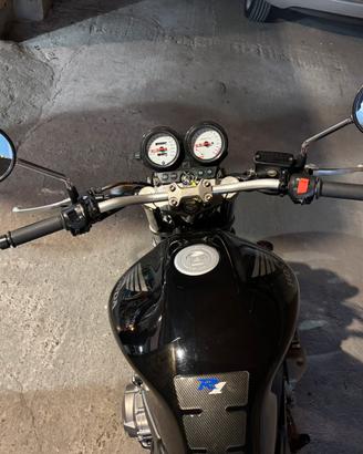 Moto naked