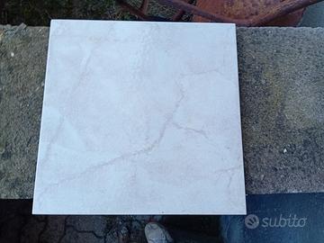 piastrelle rosa simil marmo