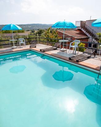 Villa con piscina, barbecue, giardino, terrazza