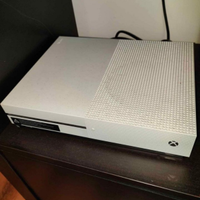 Xbox One s, 500 GB +giochi e controllers