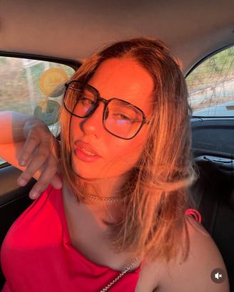 Maestra , baby sitter