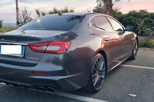 Quattroporte 2017 3.0 V6 Gransport SQ4 410cv Benz.