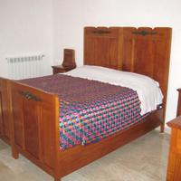 Camera matrimoniale vintage in ciliegio