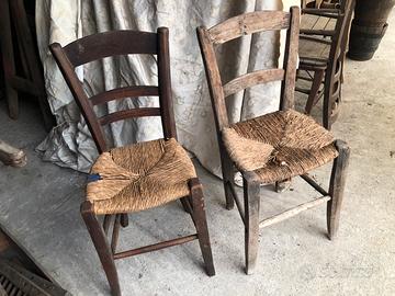 Vecchie sedie impagliate o di legno