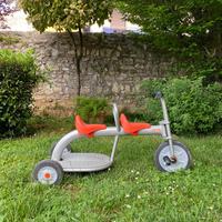 Triciclo gemellare/ fratellare