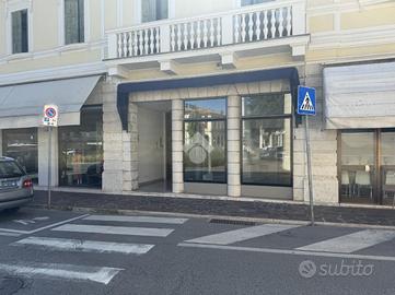 NEGOZIO A MONTEBELLUNA