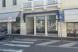 NEGOZIO A MONTEBELLUNA