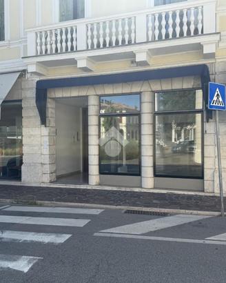 NEGOZIO A MONTEBELLUNA