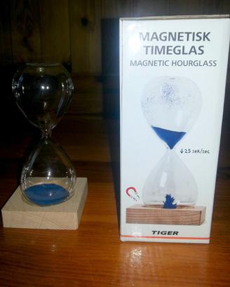Clessidra magnetica / magnetic hourglass nuova