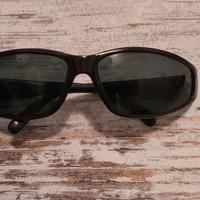 United Colors of Benetton occhiali scuri da sole 